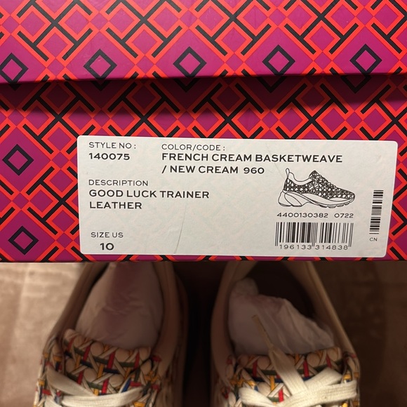 The Good Luck Trainer in an exclusive graphic print, part of a limited- - Picture 7 of 8